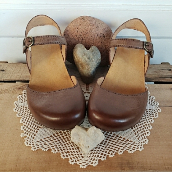 Mushroom Dansko Tiffani Strappy Clogs Sandals Mary Jane Buckles Cottage 37 39 40 - Picture 4 of 9